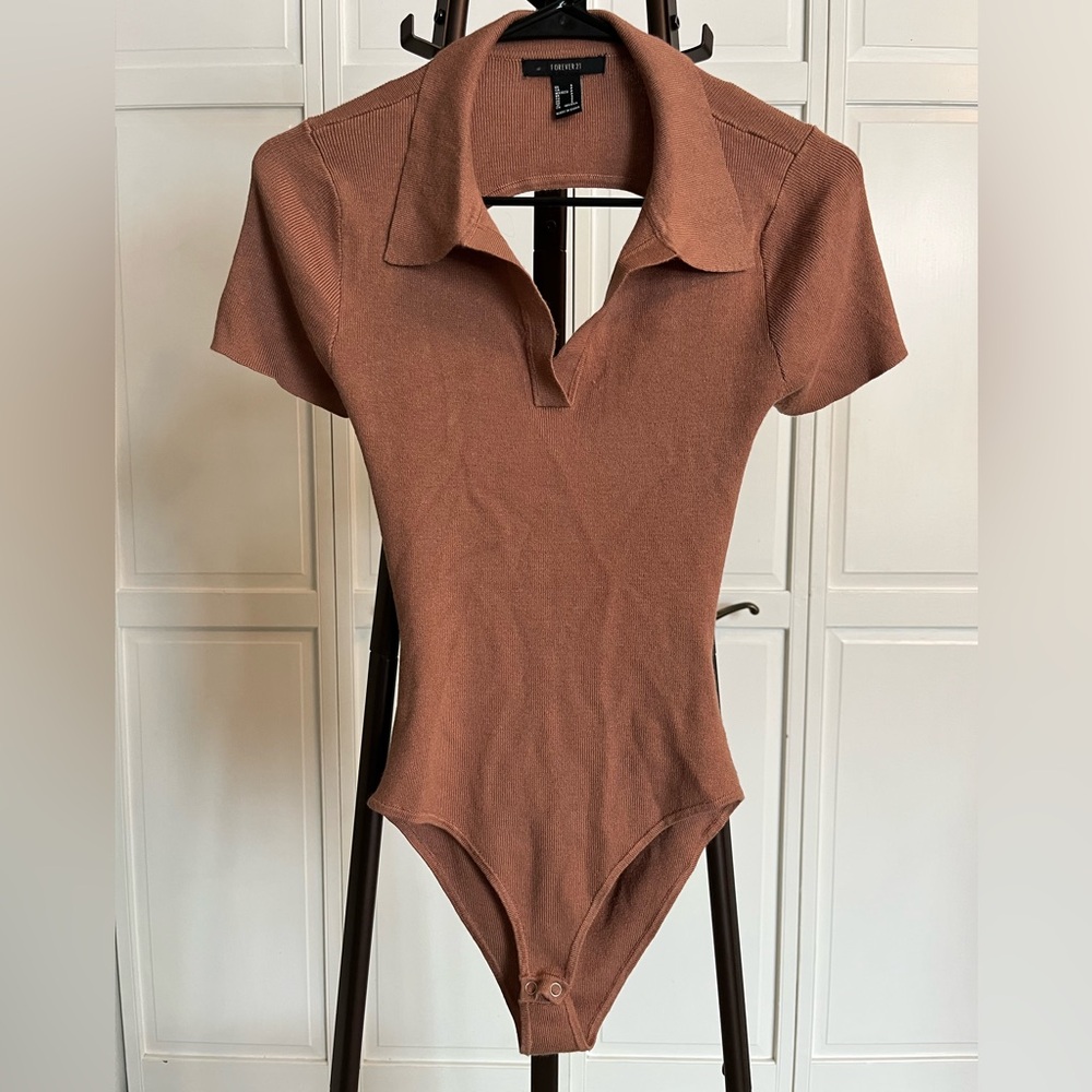 Ribbed Short Sleeve Backless Bodysuit